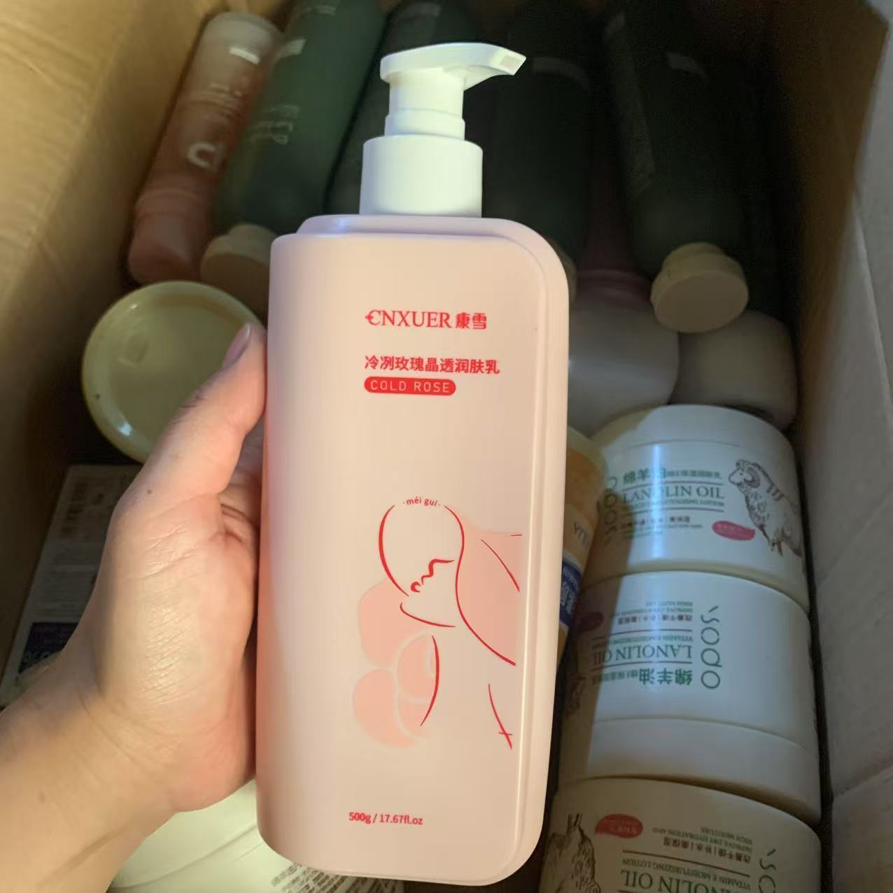 Perfume Fragrance Moisturizer - ​ ​ โลชั่นบำรุงผิวกายกลิ่นกุหลาบหอม ช่วยเติมความชุ่มชื้นอย่างล้ำลึกและฟื้นฟูผิวแห้งสำหรับผู้หญิง กลิ่นหอมติดทนนาน ​