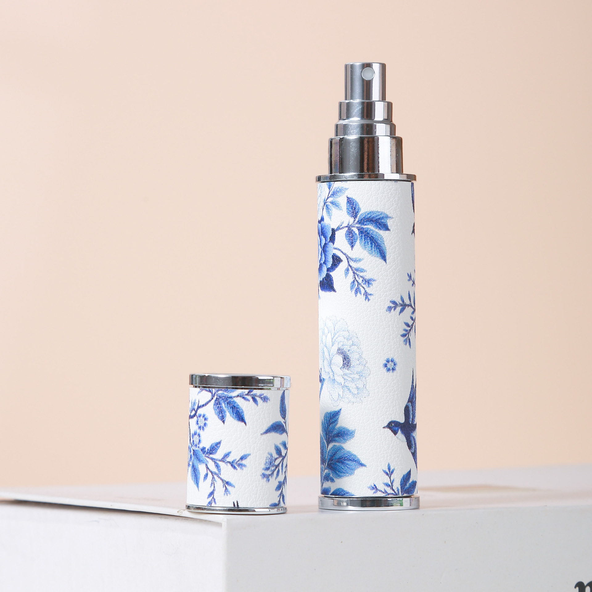 Perfume Imperium Fragrance World - ขวดสเปรย์พกพาขนาด 10 มล. ขวดน้ำหอมแบบพกพาทำจากพอร์ซเลน หนัง และแก้ว